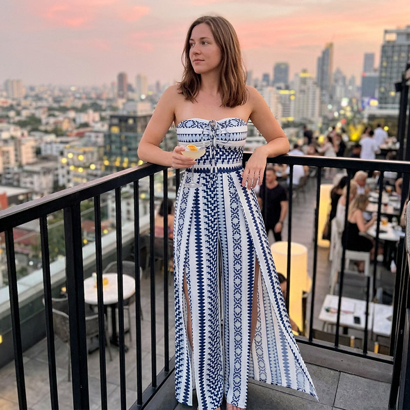 👗 47% OFF NOW! 💥 Geometric Jumpsuit with Halter Neckline & Side Slit – Unique print & elastic back – Versatile, perfect for summer parties or resort wear ✨