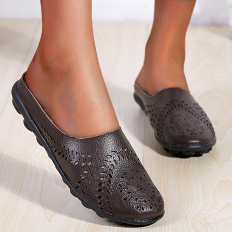 Loose-fitting slippers with a floral cutout, suitable for all foot types