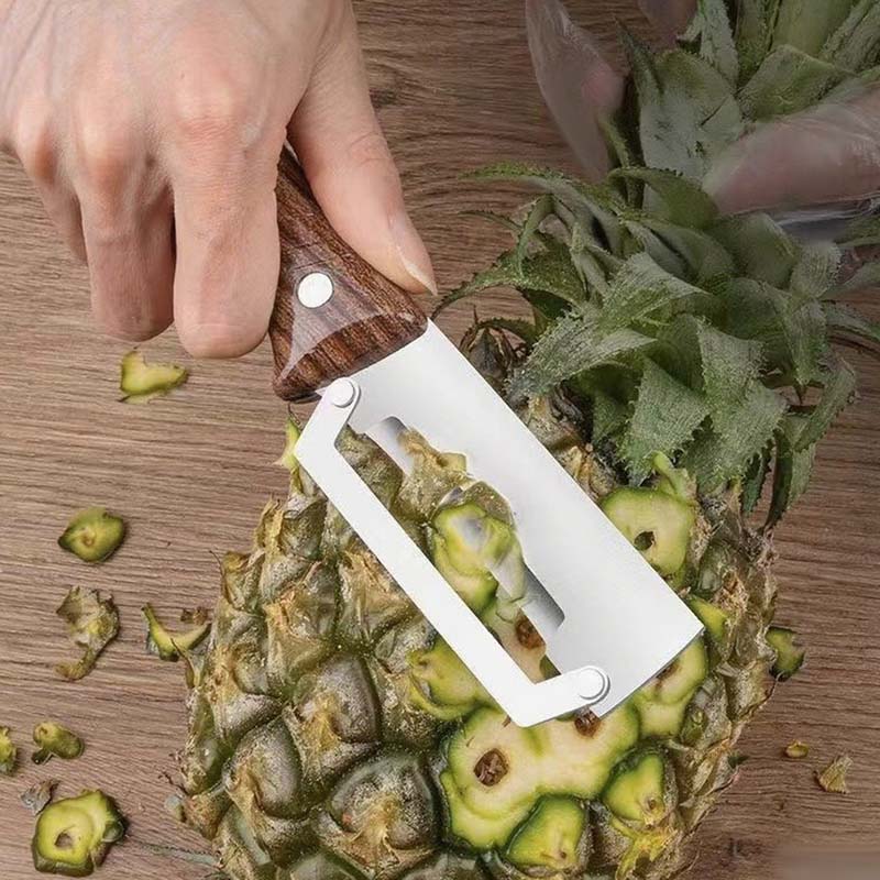 🥳2026 HOT SALE🥳💞50K+ SOLD!🪵🍾 50% OFF! Kitchen Peeler with Wooden Handle – Sharp stainless steel, minimal fruit waste. Doubles as a bottle opener. Easy on hands, great for seniors. 👵🛡️